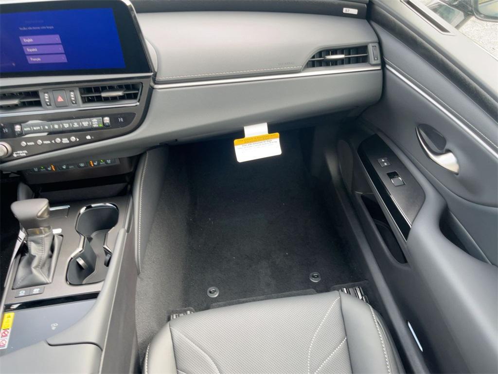 new 2025 Lexus ES 300h car, priced at $51,529
