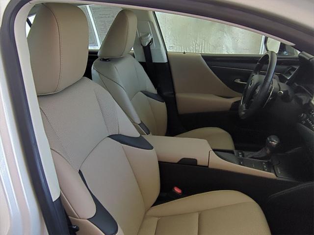 used 2019 Lexus ES 300h car, priced at $27,000