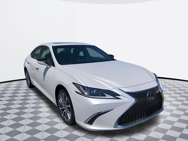 used 2019 Lexus ES 300h car, priced at $27,000