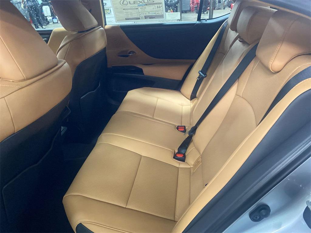 new 2025 Lexus ES 300h car, priced at $47,769