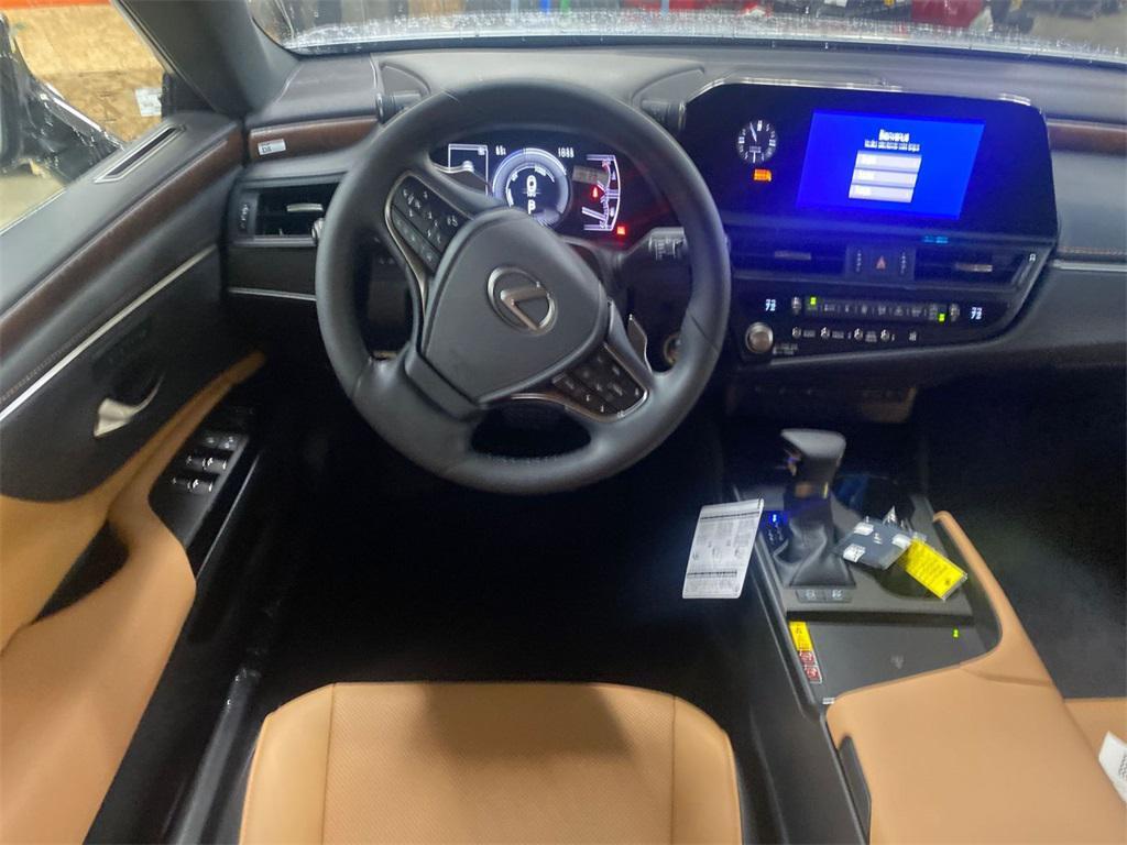 new 2025 Lexus ES 300h car, priced at $47,769