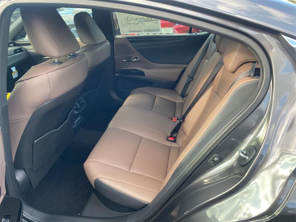 new 2025 Lexus ES 300h car, priced at $47,769
