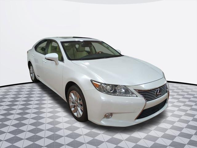 used 2013 Lexus ES 300h car, priced at $13,000