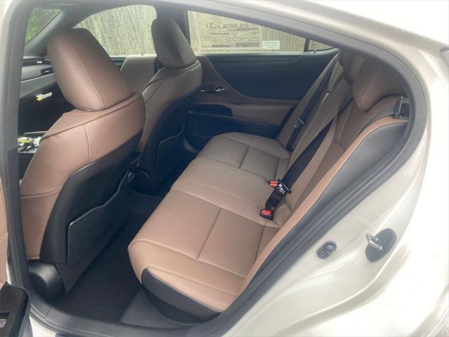 new 2025 Lexus ES 300h car, priced at $51,644