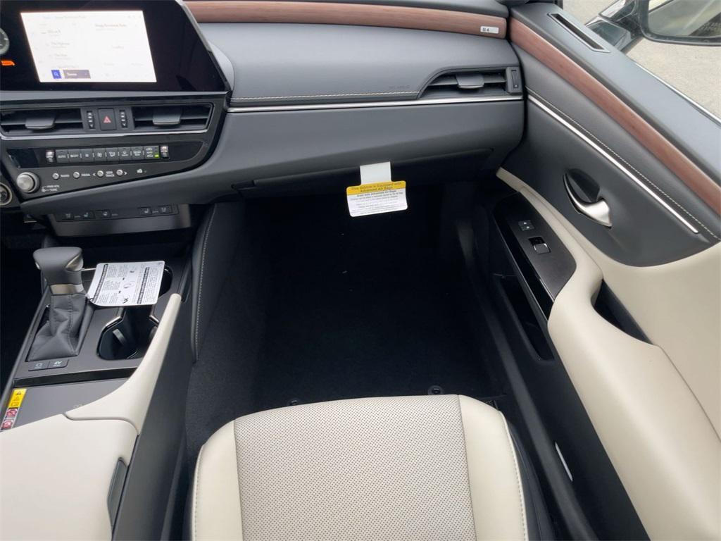 new 2025 Lexus ES 300h car, priced at $47,309