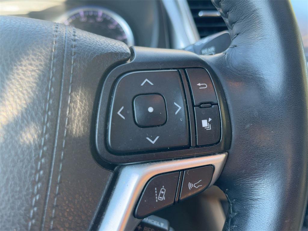 used 2019 Toyota Highlander car, priced at $28,000