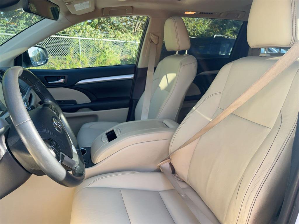 used 2019 Toyota Highlander car, priced at $28,000