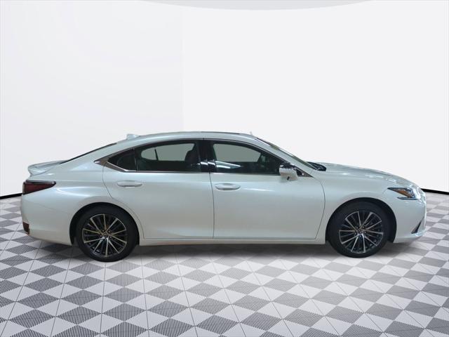 used 2024 Lexus ES 300h car, priced at $40,000