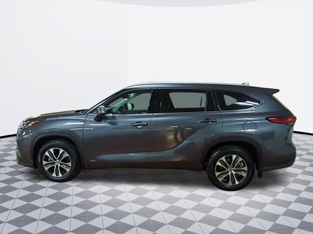 used 2022 Toyota Highlander Hybrid car, priced at $42,000