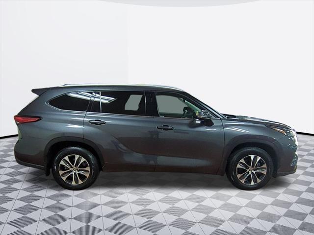 used 2022 Toyota Highlander Hybrid car, priced at $42,000