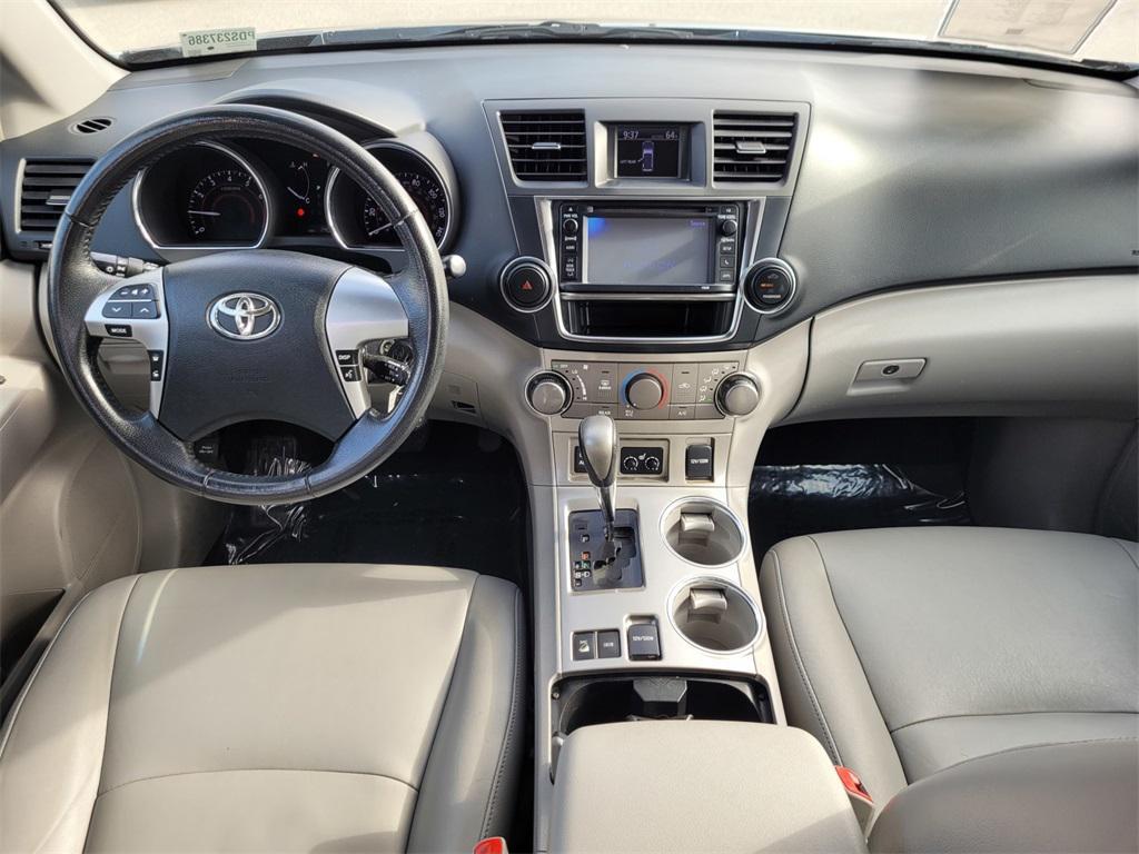 used 2013 Toyota Highlander car, priced at $13,566