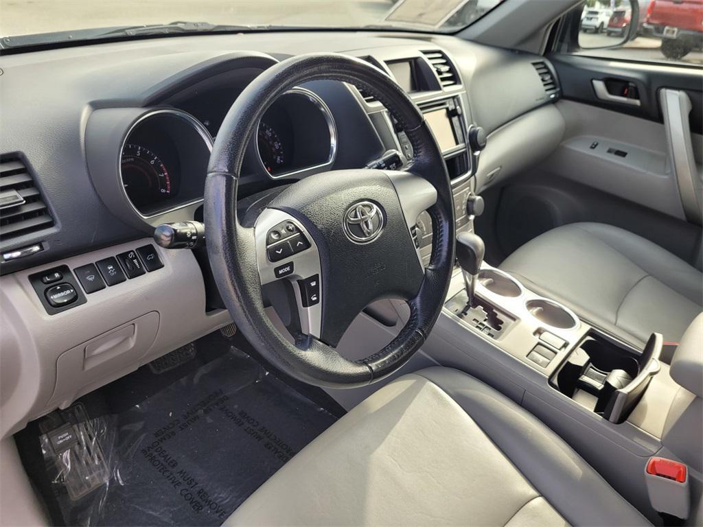 used 2013 Toyota Highlander car, priced at $13,566