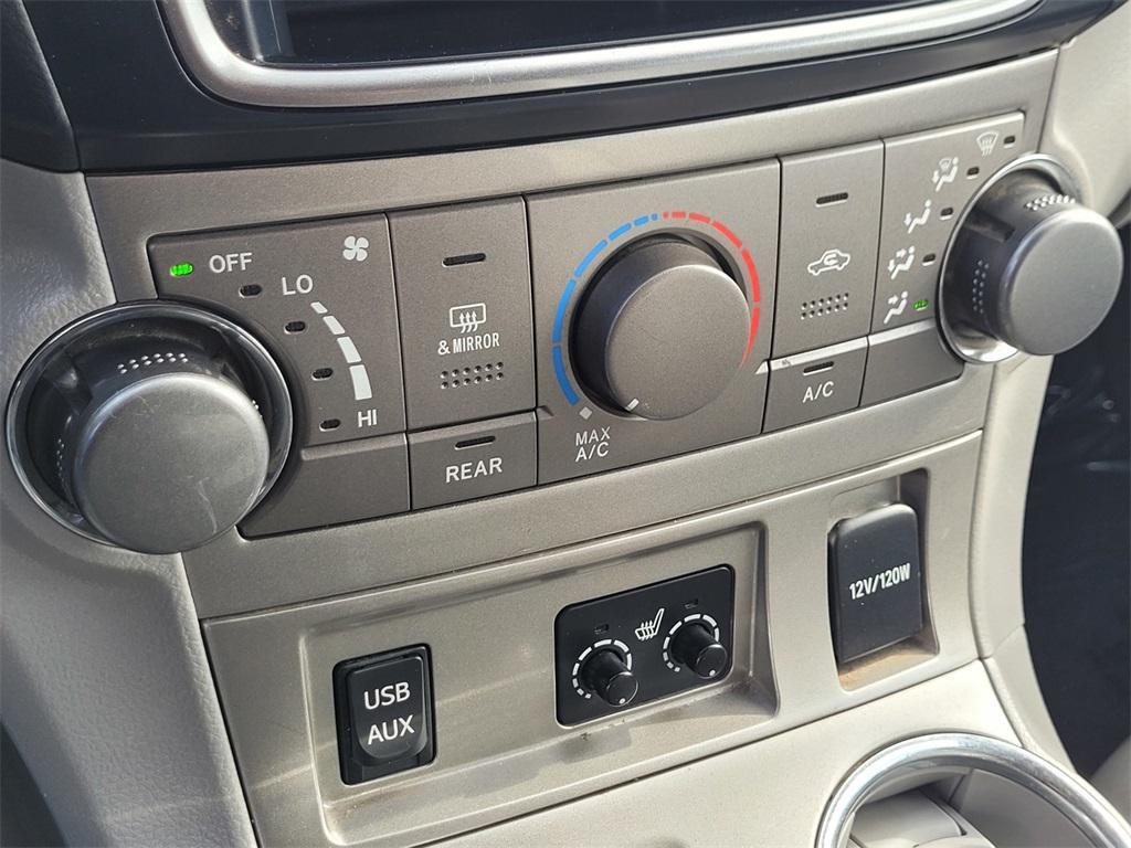 used 2013 Toyota Highlander car, priced at $13,566