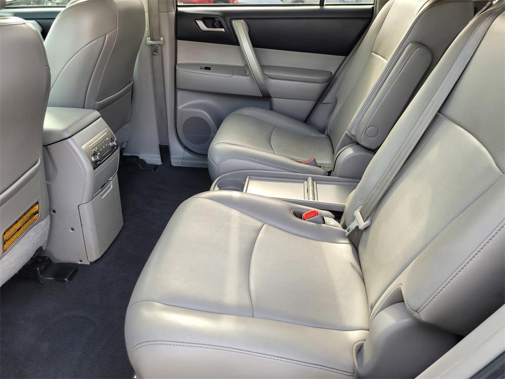 used 2013 Toyota Highlander car, priced at $13,566