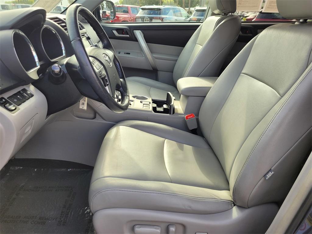 used 2013 Toyota Highlander car, priced at $13,566