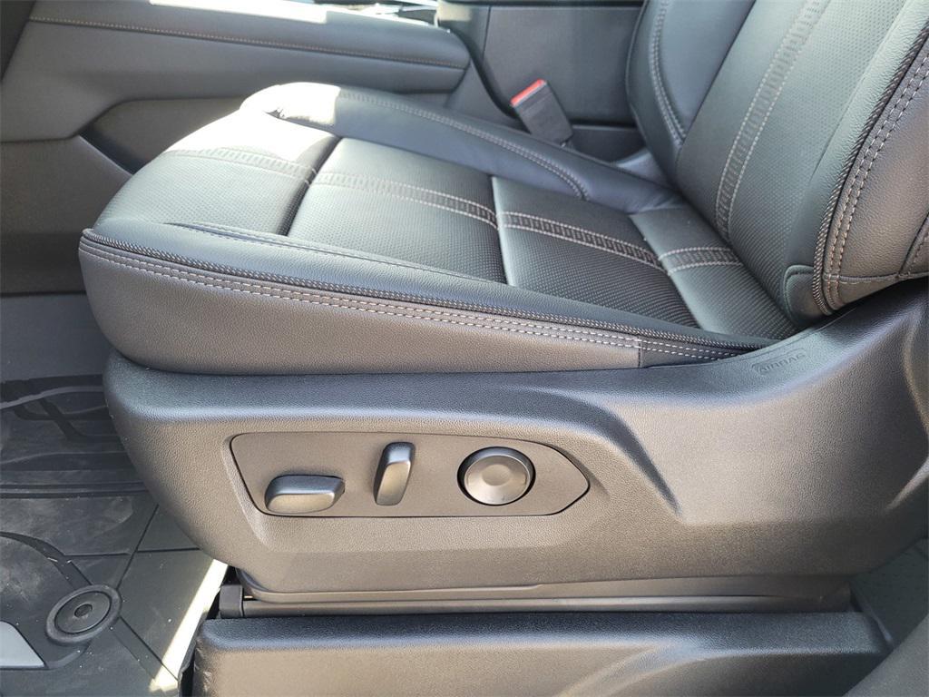 new 2025 Chevrolet Suburban car, priced at $99,725