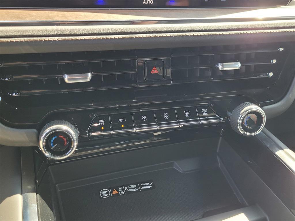 new 2025 Chevrolet Suburban car, priced at $99,725