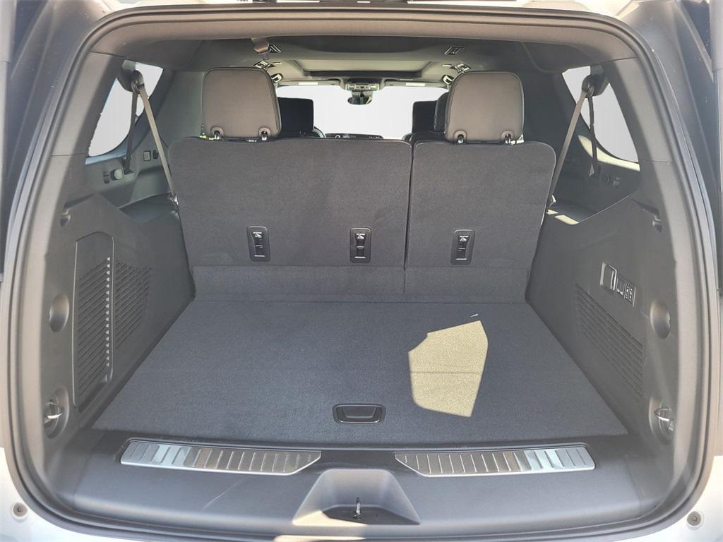 new 2025 Chevrolet Suburban car, priced at $99,725