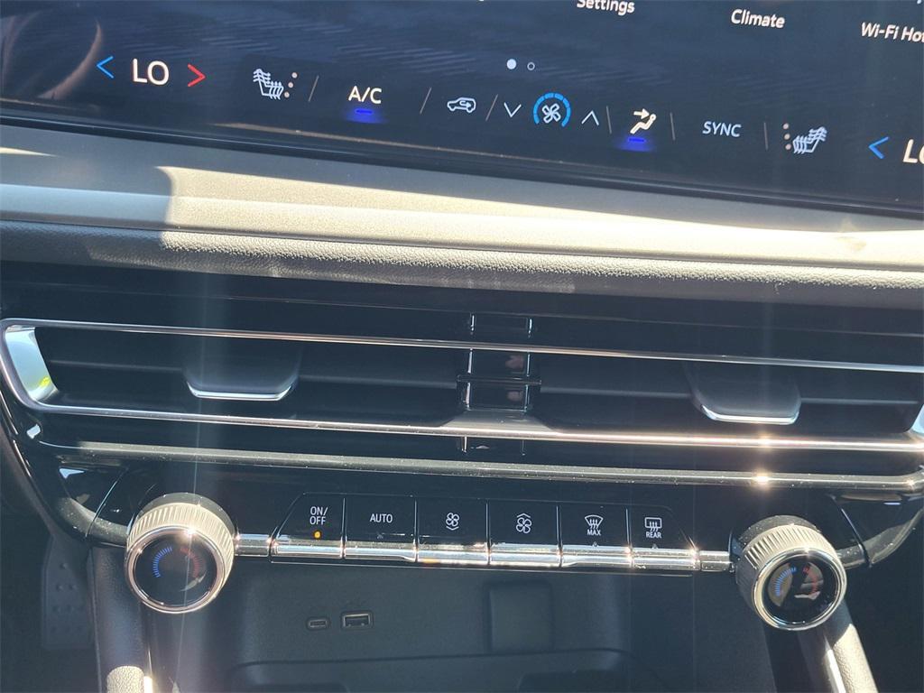 new 2025 Chevrolet Traverse car, priced at $44,980