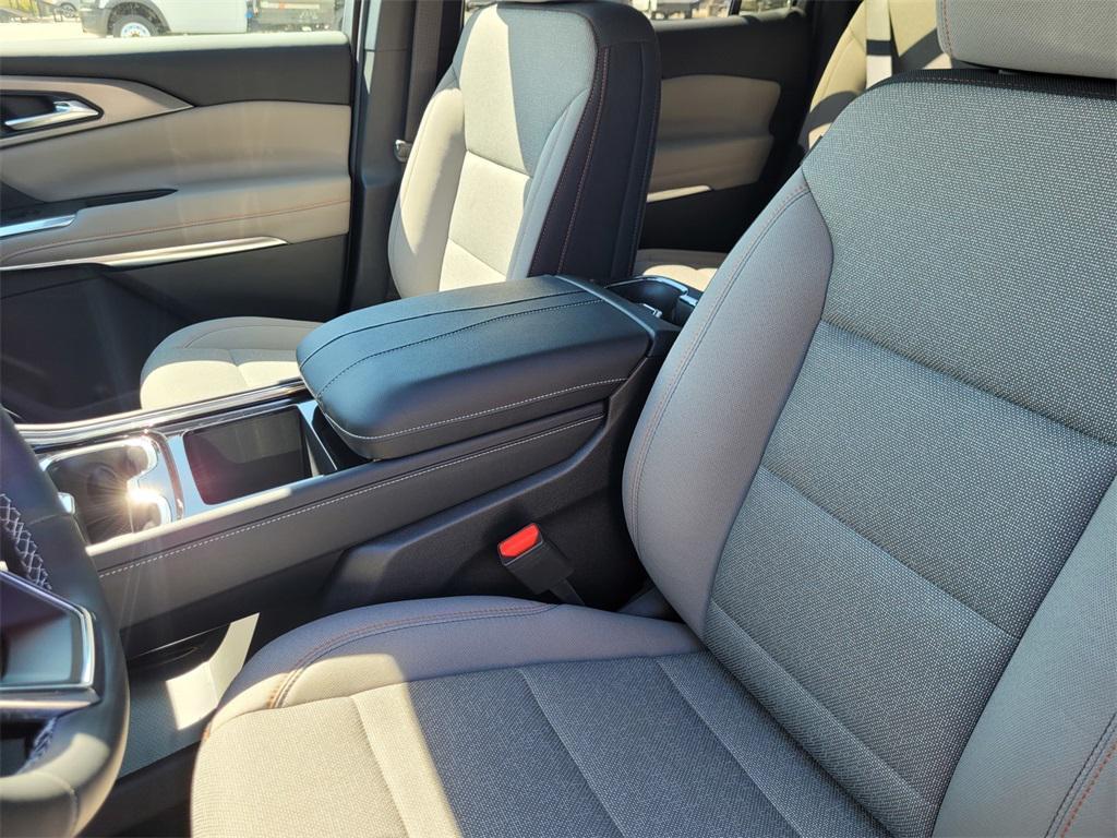 new 2026 Chevrolet Traverse car, priced at $47,855