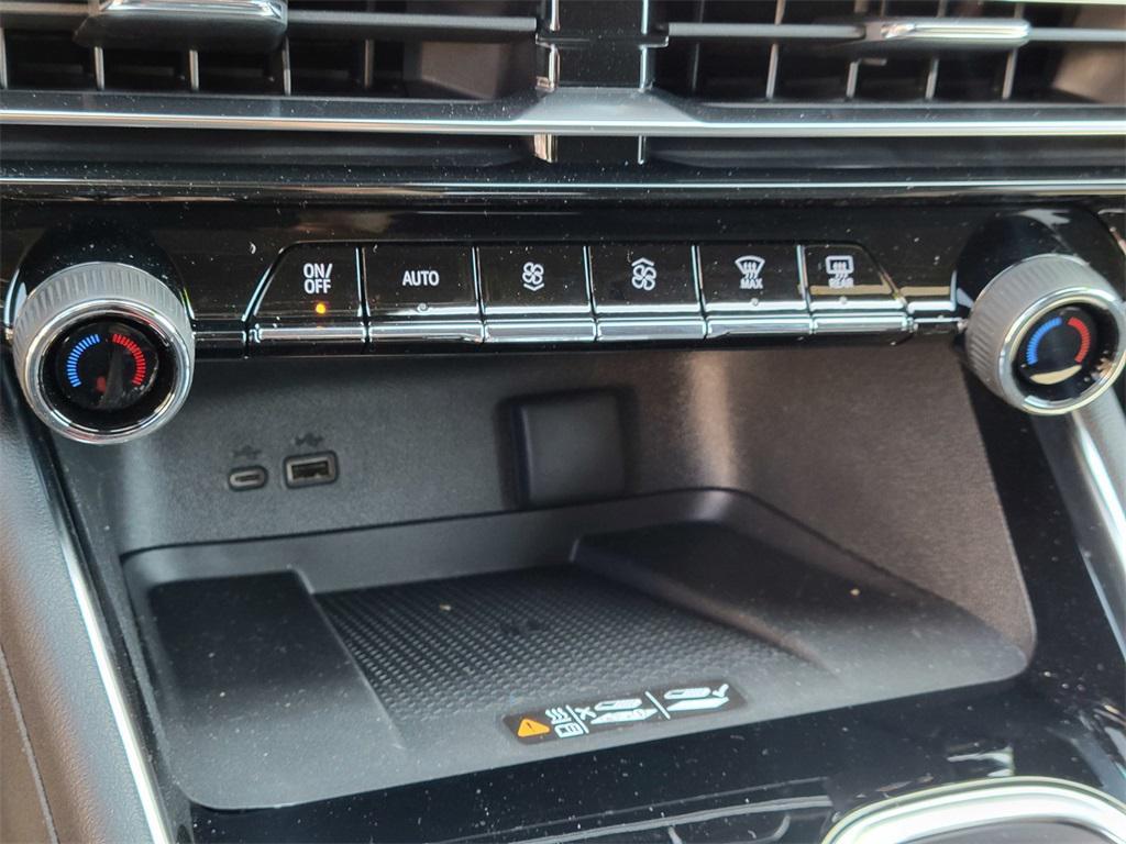 new 2025 Chevrolet Traverse car, priced at $45,125