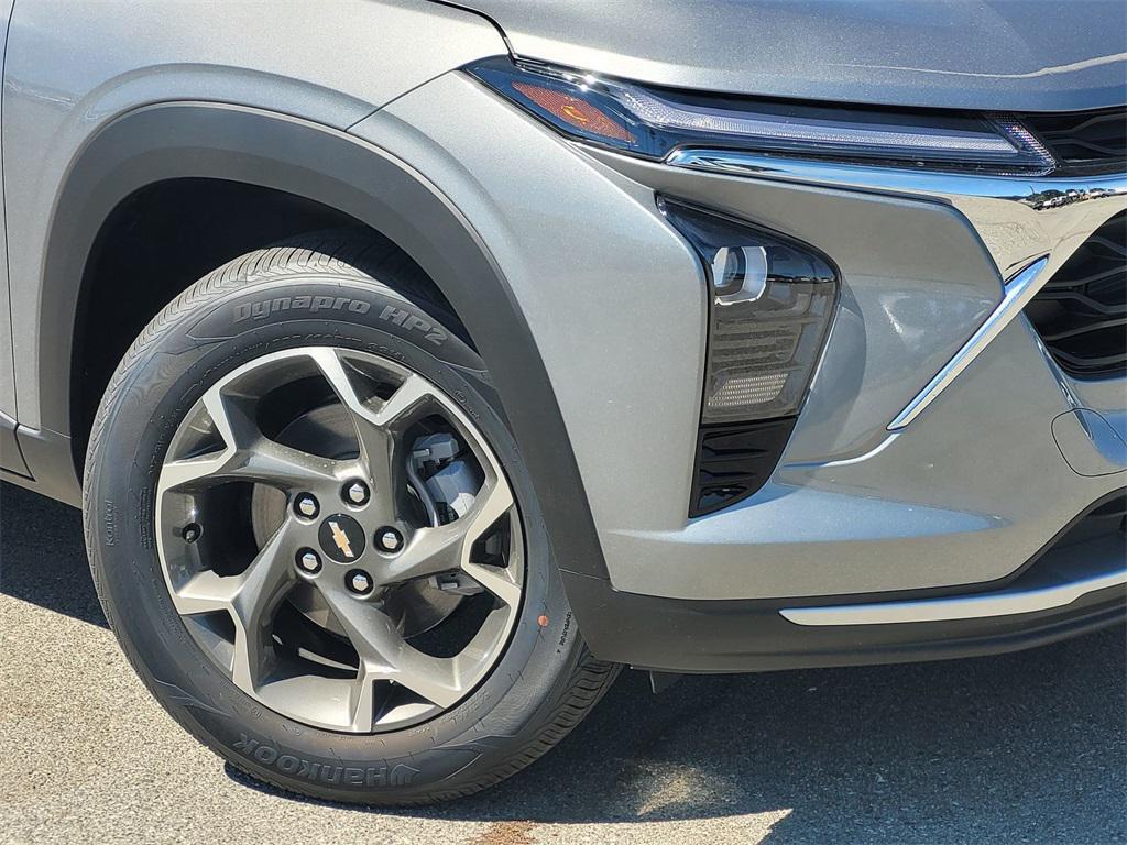 new 2025 Chevrolet Trax car, priced at $23,319