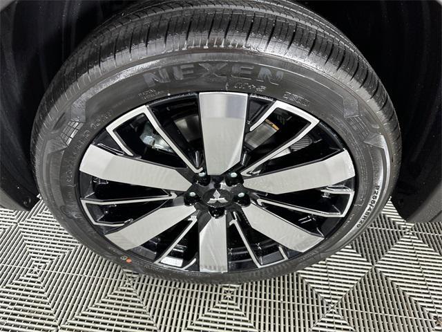 new 2025 Mitsubishi Outlander car, priced at $39,625