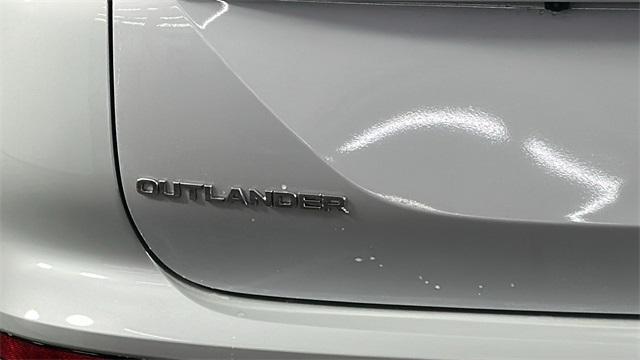 new 2024 Mitsubishi Outlander car, priced at $34,570
