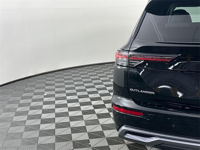 new 2025 Mitsubishi Outlander car, priced at $33,823