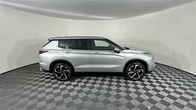 new 2024 Mitsubishi Outlander car, priced at $33,570