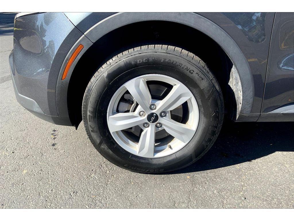 used 2023 Kia Sorento car, priced at $22,495