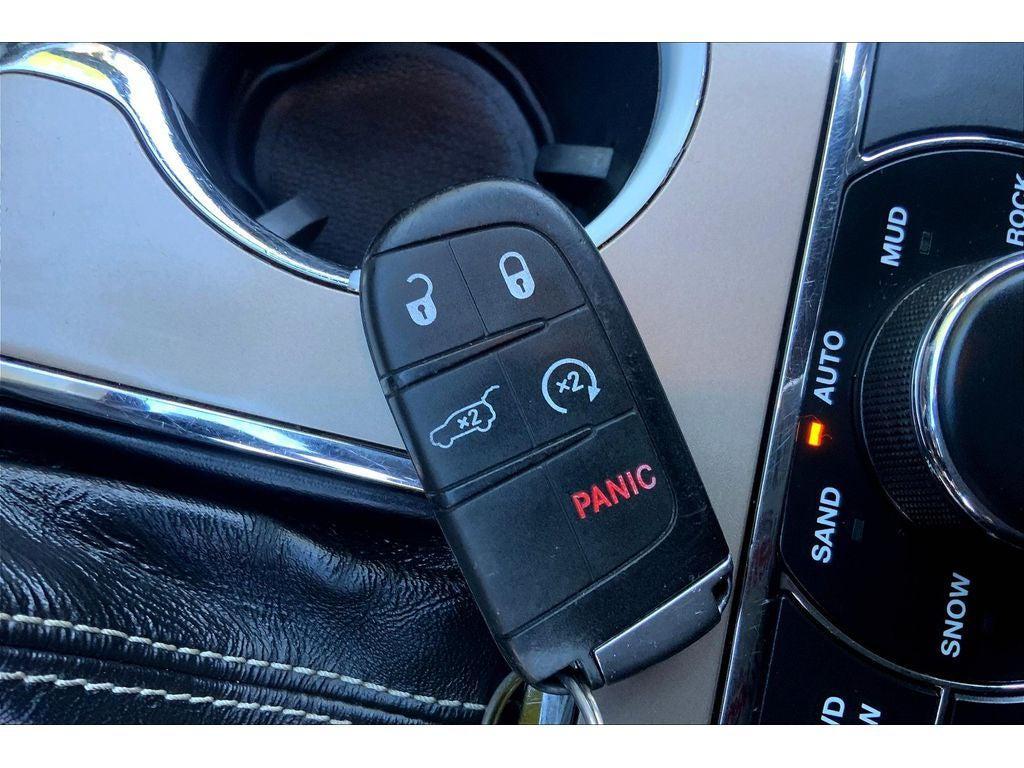 used 2016 Jeep Grand Cherokee car, priced at $17,995