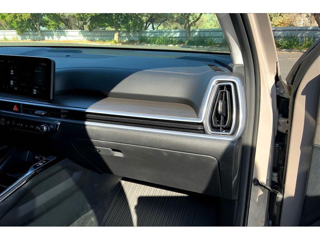 used 2025 Kia Sorento car, priced at $41,995