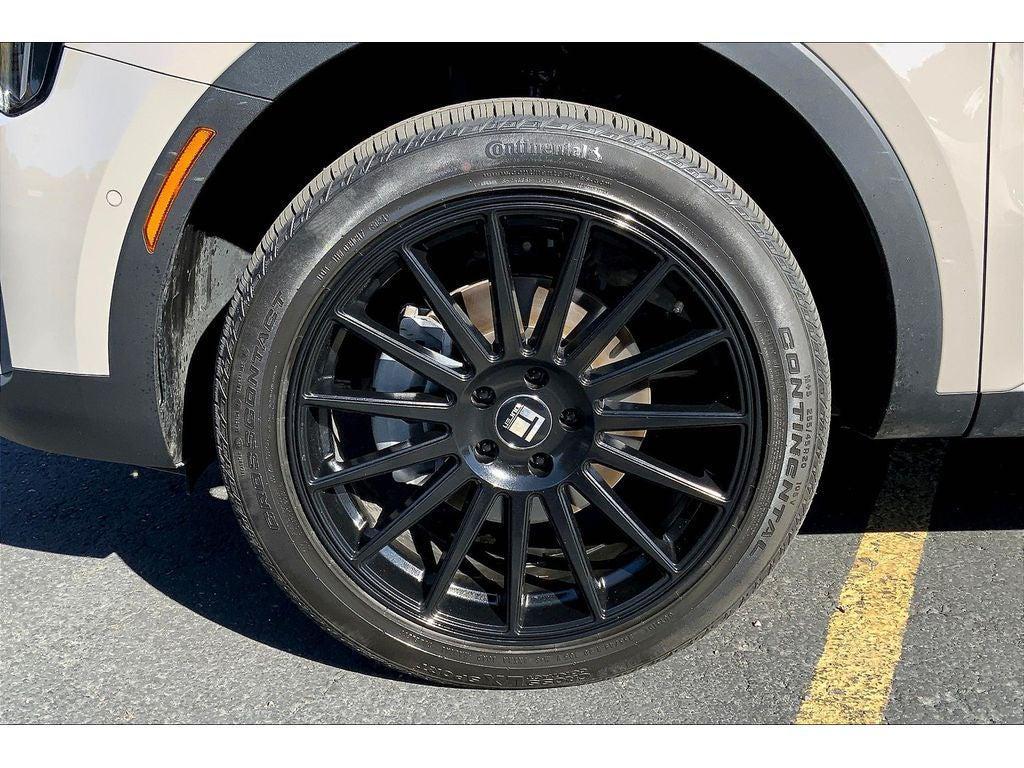 used 2025 Kia Sorento car, priced at $41,995