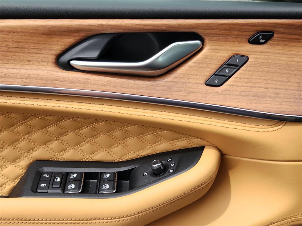 new 2025 Jeep Grand Cherokee L car, priced at $63,004