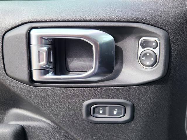 new 2025 Jeep Wrangler car, priced at $47,386