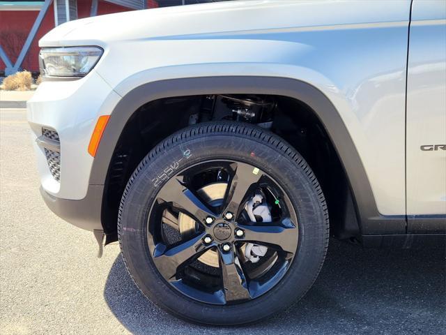 new 2025 Jeep Grand Cherokee car, priced at $42,245