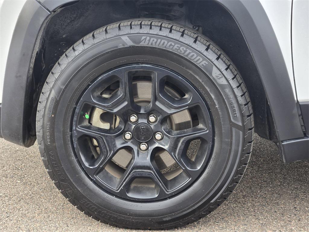 used 2022 Jeep Cherokee car, priced at $22,756