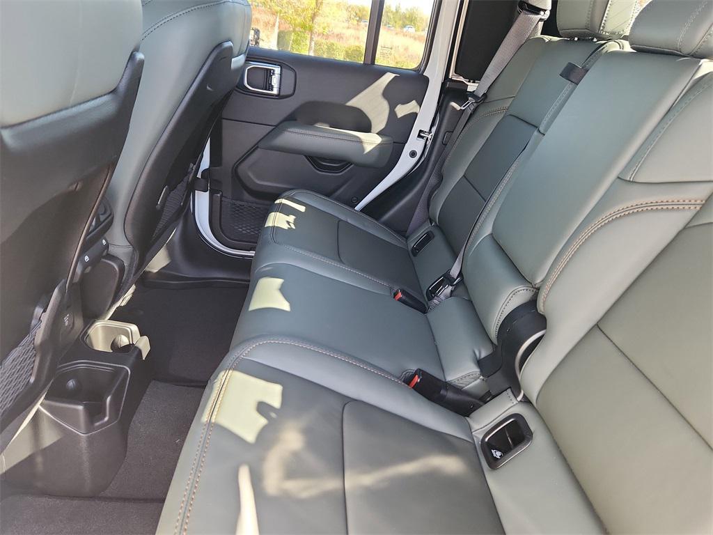 new 2025 Jeep Gladiator car, priced at $53,555