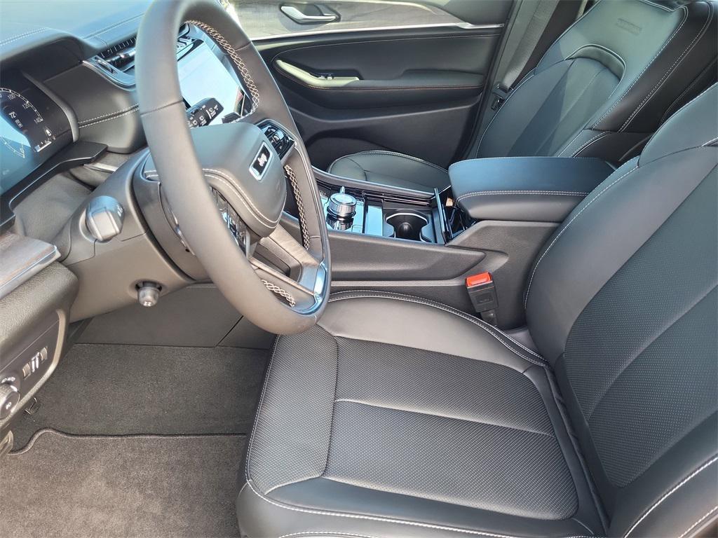 new 2025 Jeep Grand Cherokee car, priced at $54,695