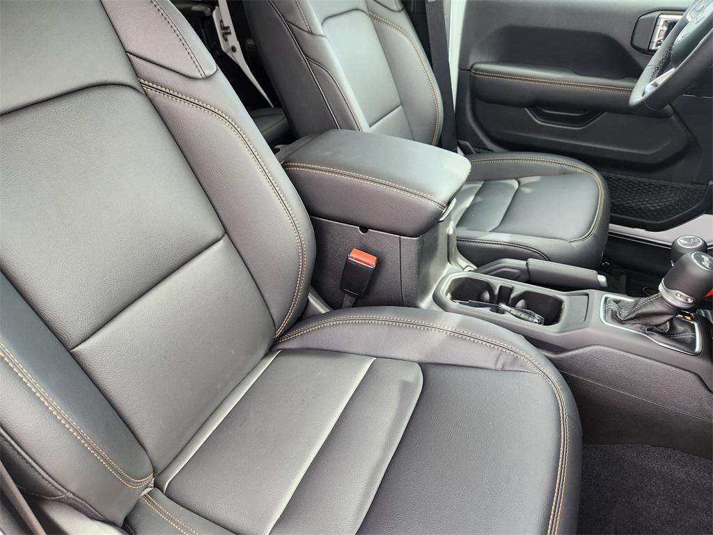 new 2025 Jeep Wrangler car, priced at $52,697