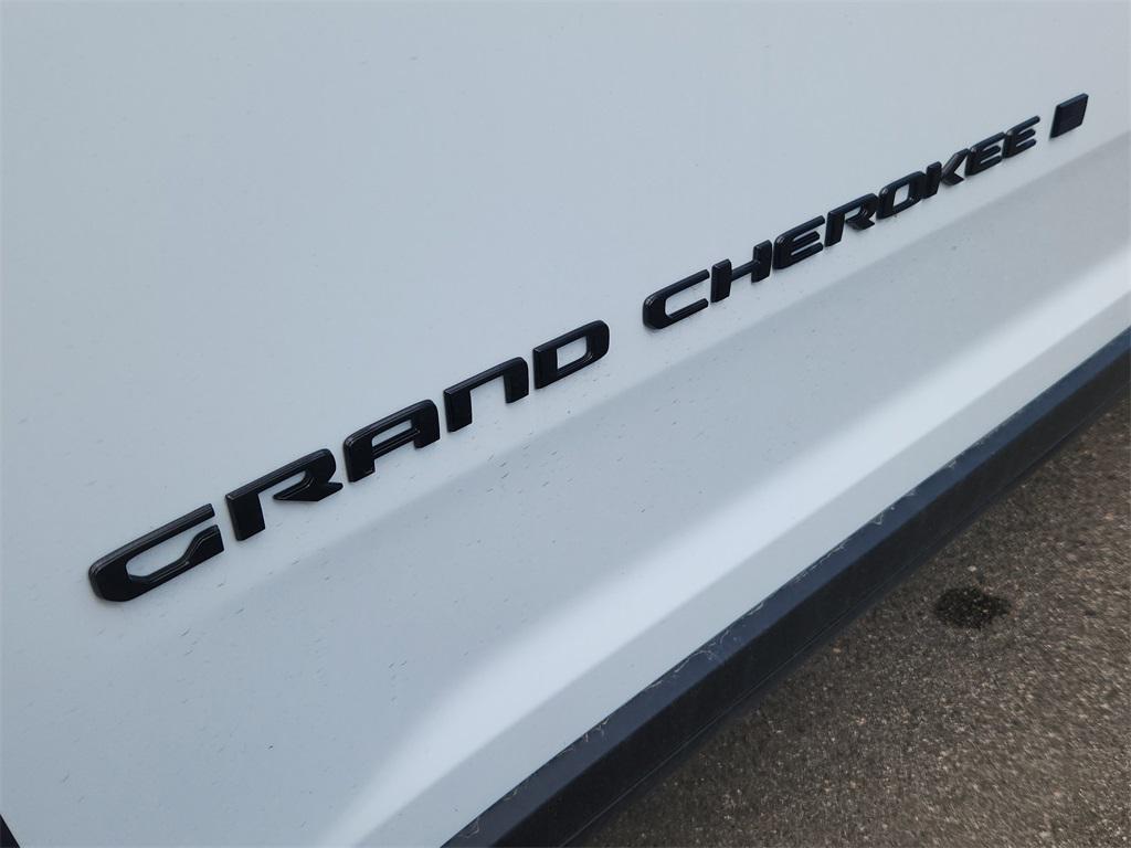 new 2025 Jeep Grand Cherokee L car, priced at $49,304