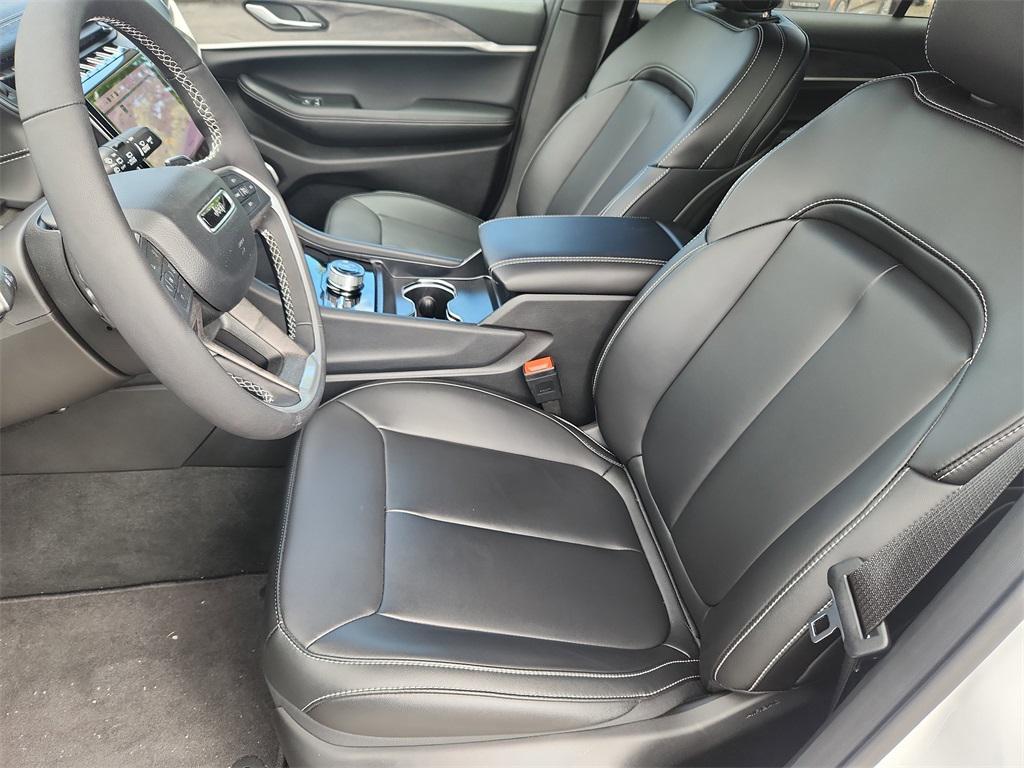 new 2025 Jeep Grand Cherokee L car, priced at $49,304