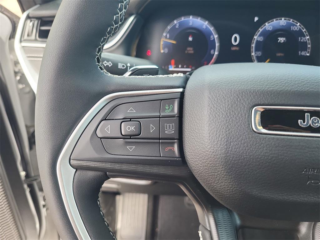 new 2025 Jeep Grand Cherokee car, priced at $39,018