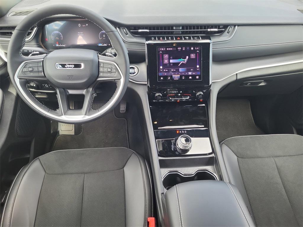 new 2025 Jeep Grand Cherokee car, priced at $39,018