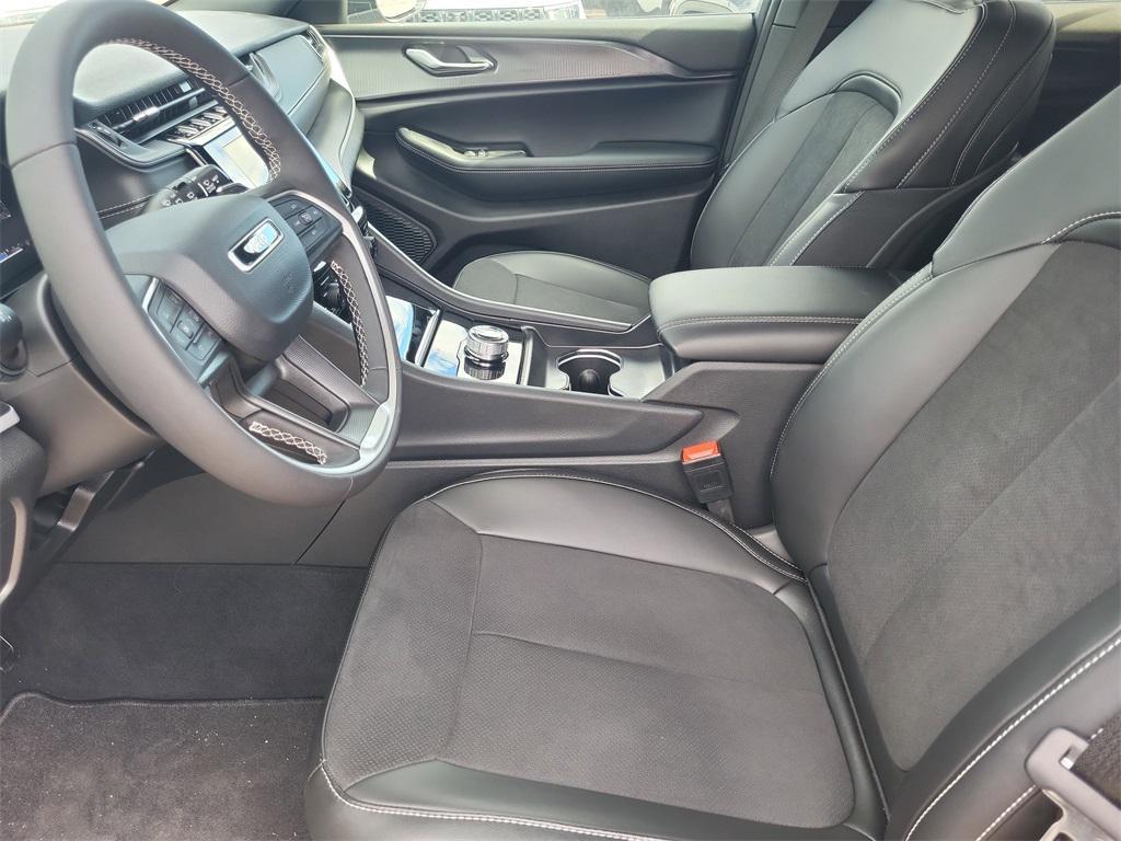 new 2025 Jeep Grand Cherokee car, priced at $39,018