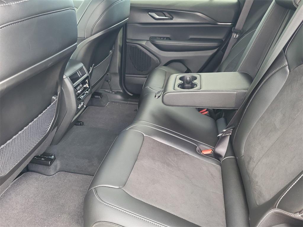 new 2025 Jeep Grand Cherokee car, priced at $39,018