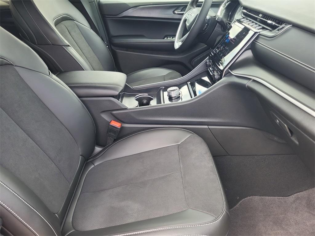 new 2025 Jeep Grand Cherokee car, priced at $39,018