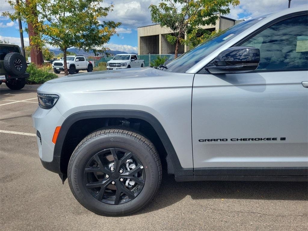 new 2025 Jeep Grand Cherokee car, priced at $39,018