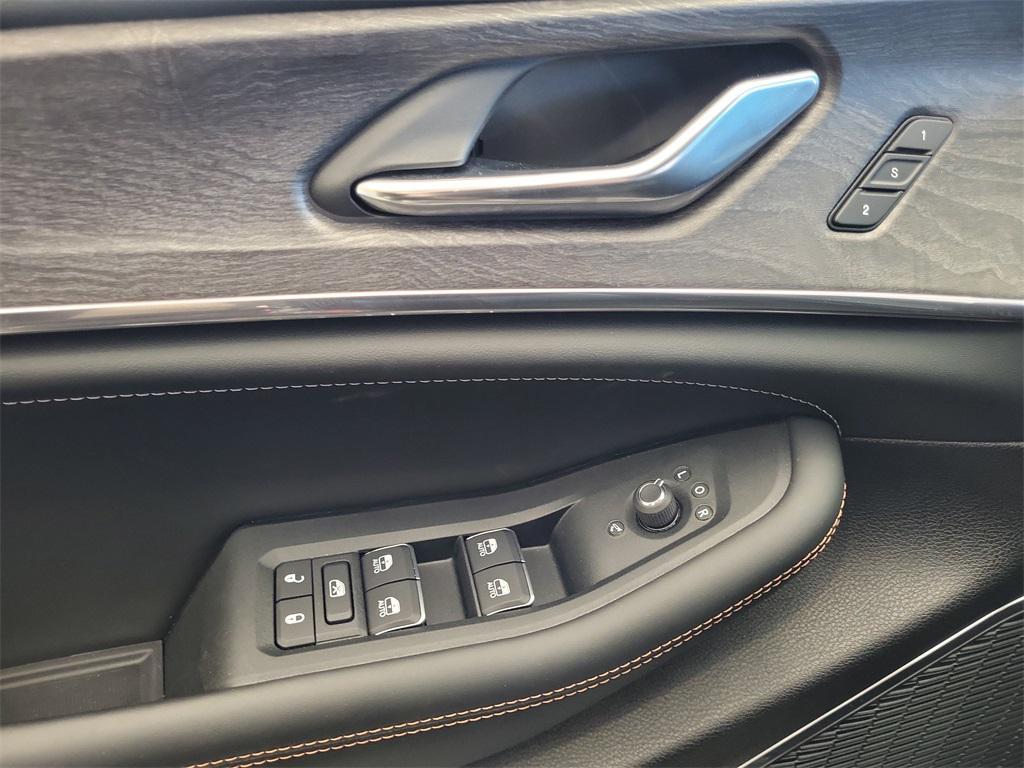 new 2025 Jeep Grand Cherokee car, priced at $54,485